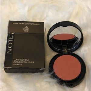 Note luminous silk blusher